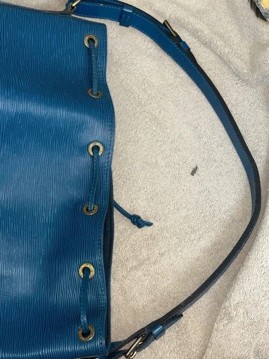 Authentic Vintage Louis Vuitton Noe Blue Epi Leather Drawstring Shoulder Bag - Picture 15 of 15